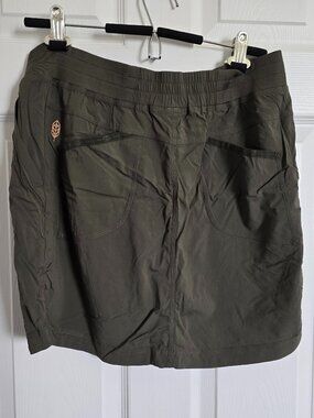 Indygena Sport Skirt with Built-In Shorts – Olive – Size Large 🌿